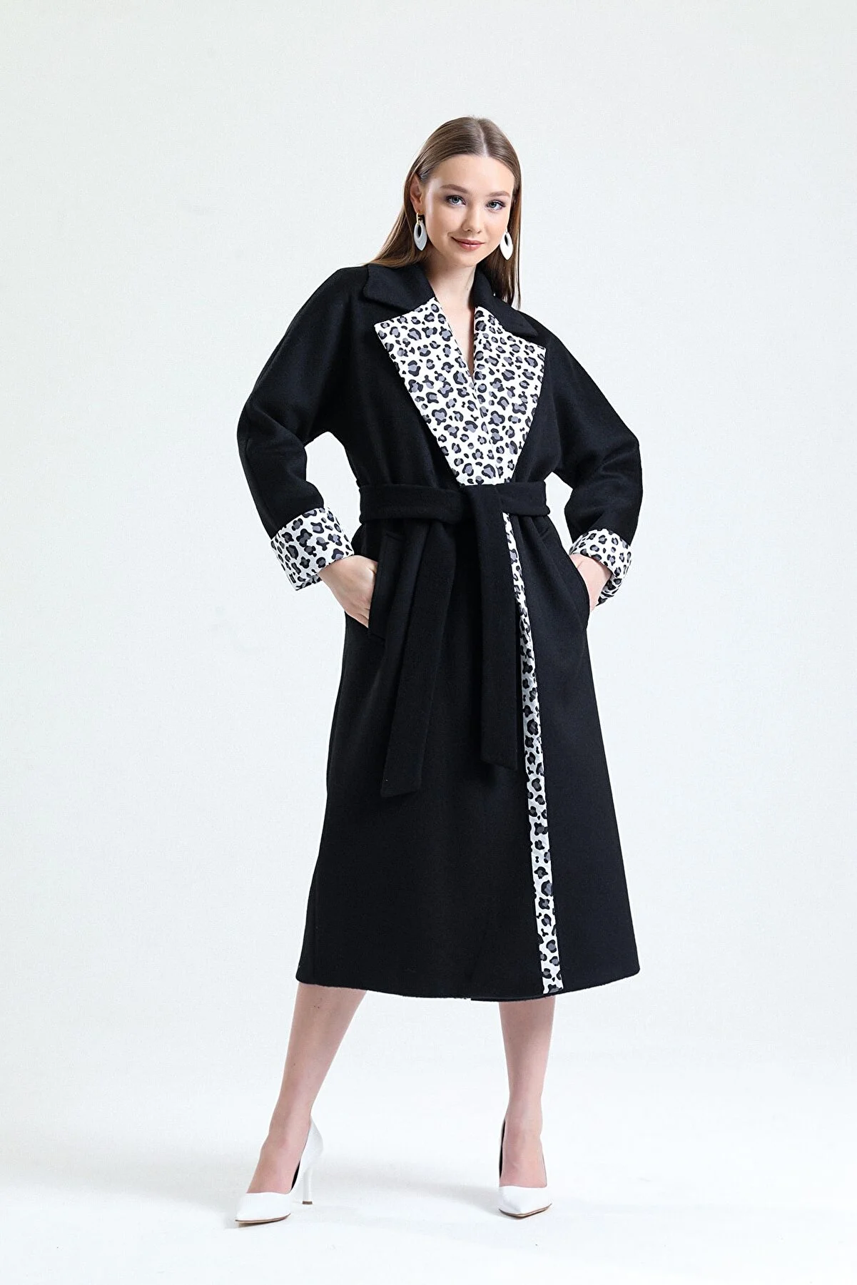 kabancım women's coat is designed with a trendy leopard print 6081