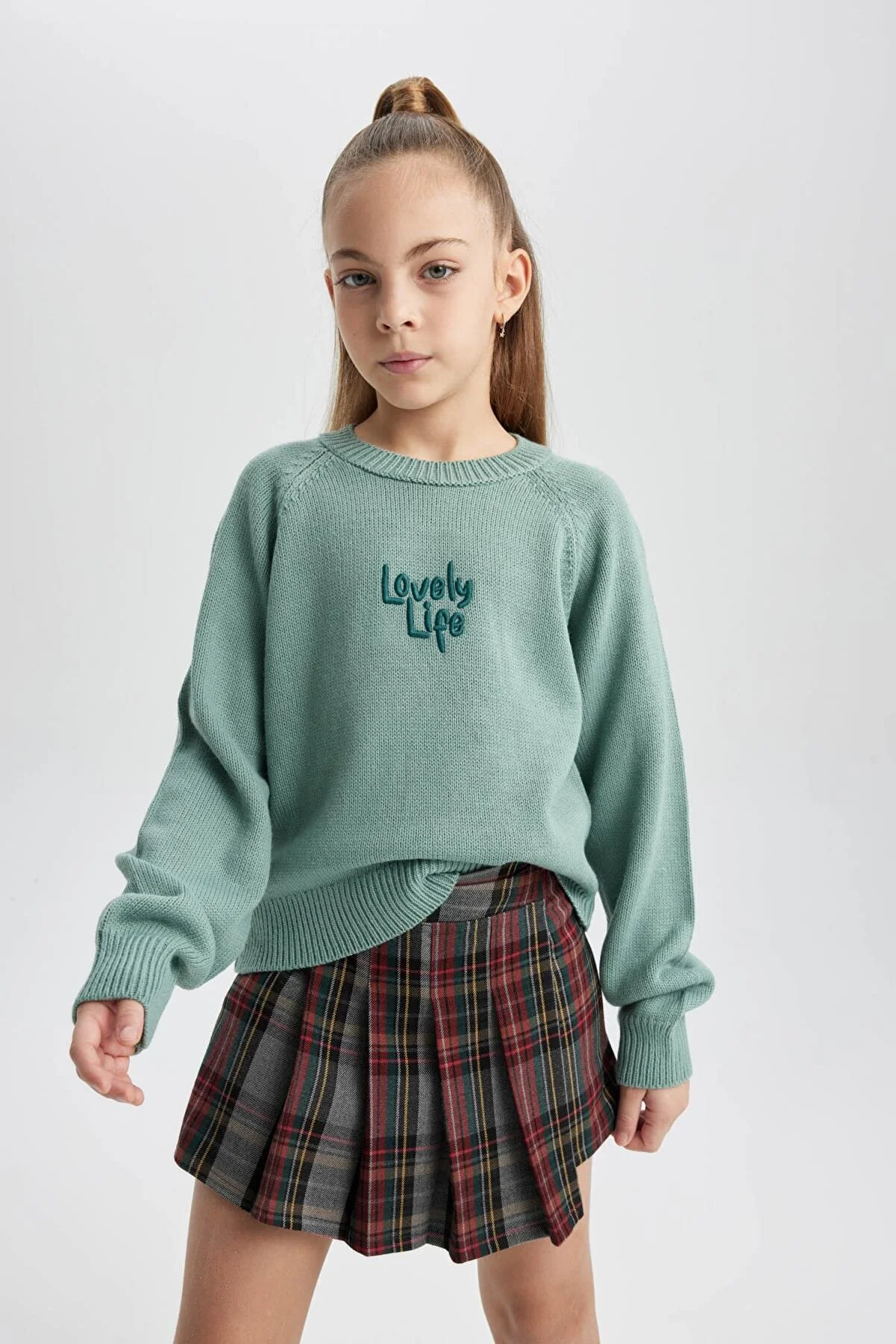 "Defacto Girls' Regular Fit Turtleneck Sweater (B5894A823WN)"